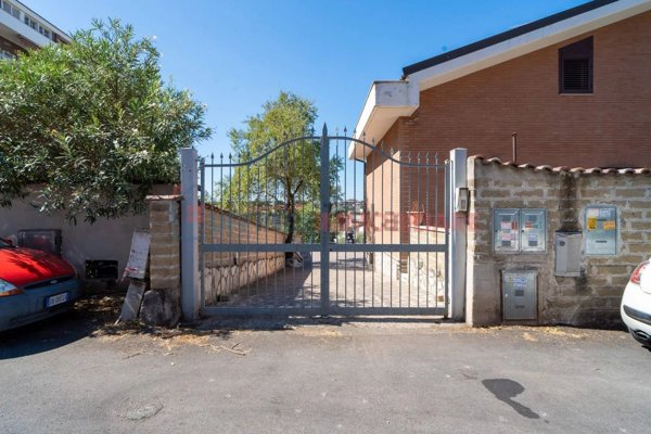 appartamento in vendita a Roma in zona Tor Bella Monaca