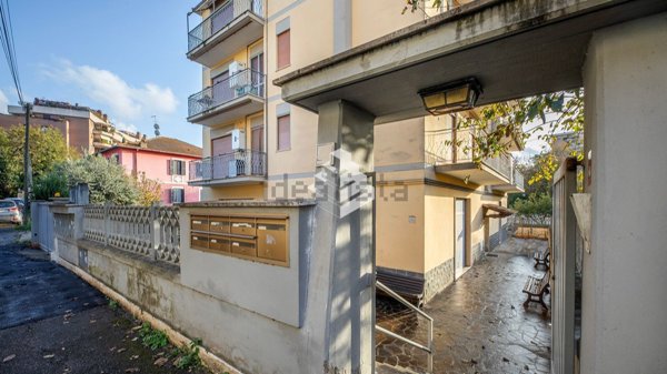 appartamento in vendita a Roma in zona Ardeatino