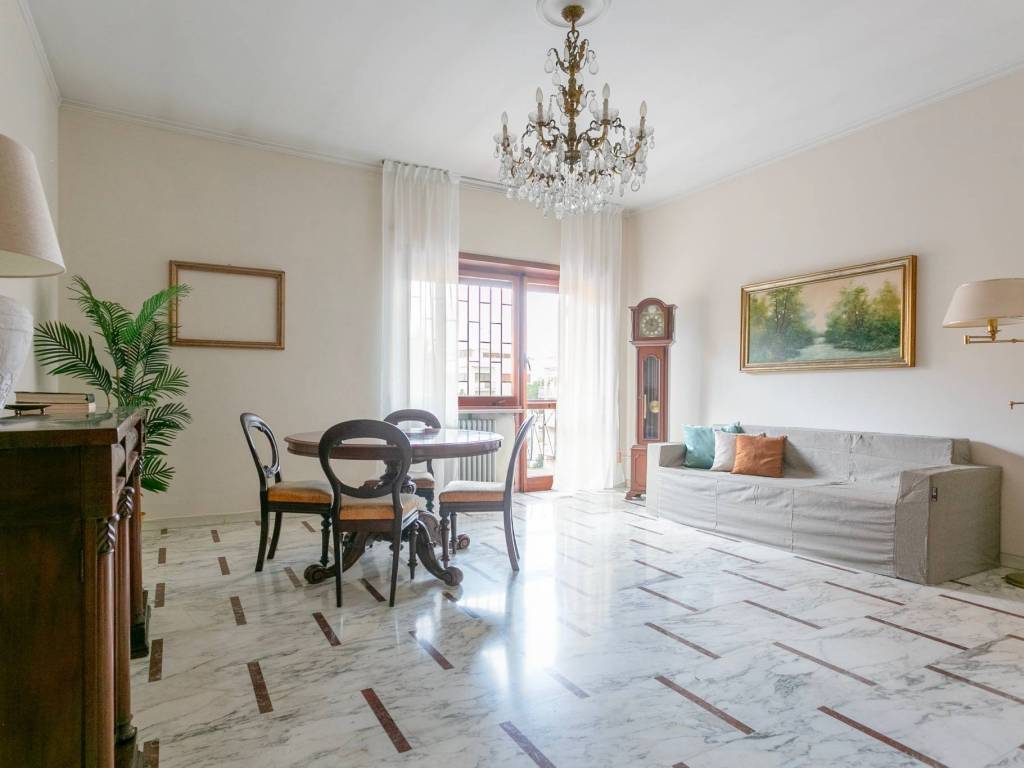 appartamento in vendita a Roma in zona Ardeatino