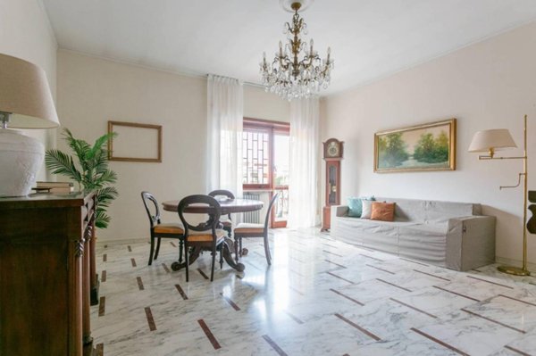 appartamento in vendita a Roma in zona Ardeatino