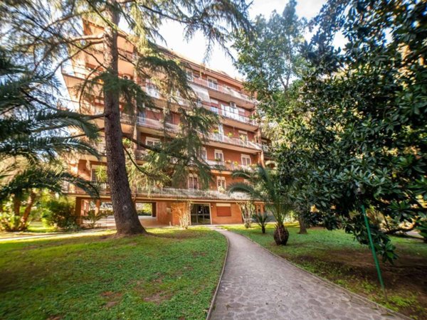appartamento in vendita a Roma in zona Tomba di Nerone
