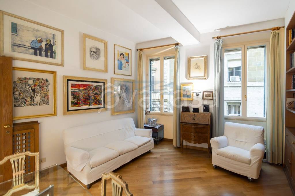 appartamento in vendita a Roma in zona Trevi-Colonna