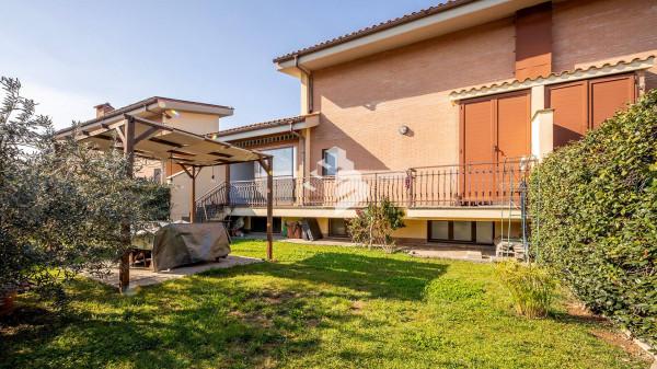 casa indipendente in vendita a Roma in zona Lunghezza