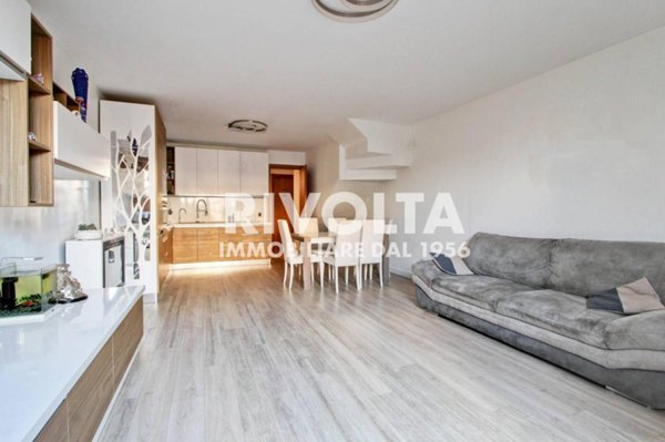 casa indipendente in vendita a Roma in zona Valle Muricana