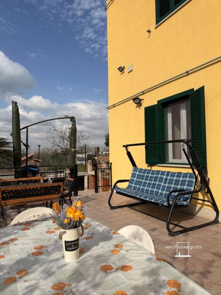 appartamento in vendita a Roma in zona Tor Cervara