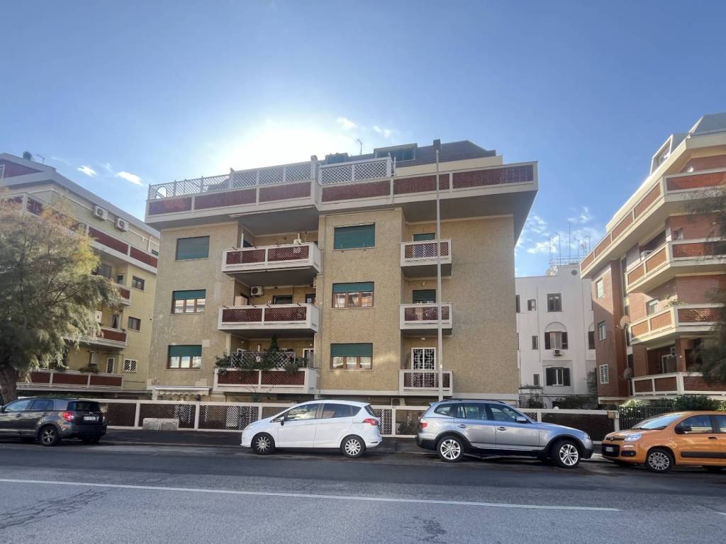 appartamento in vendita a Roma in zona Ostia