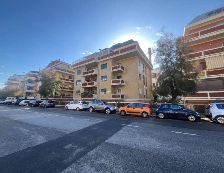 appartamento in vendita a Roma in zona Ostia