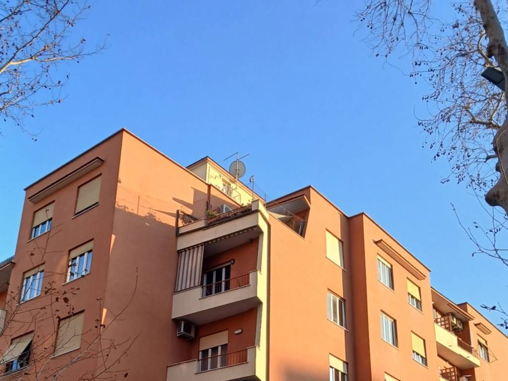 appartamento in vendita a Roma in zona Tuscolano