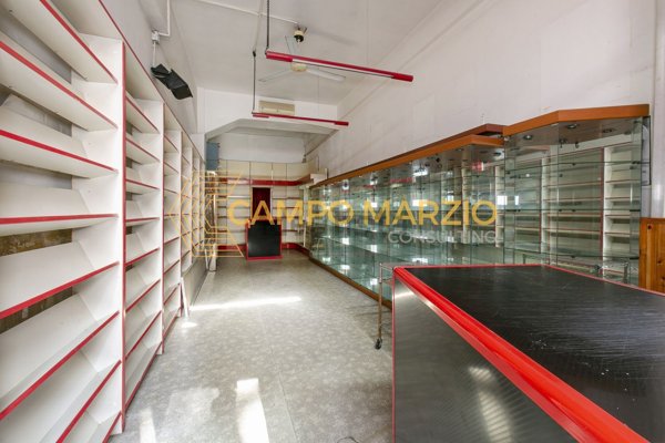 locale commerciale in vendita a Roma in zona Castro Pretorio