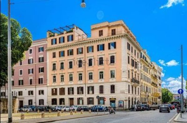 locale commerciale in vendita a Roma in zona Castro Pretorio