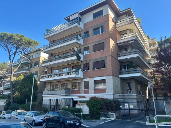 appartamento in vendita a Roma in zona Tomba di Nerone