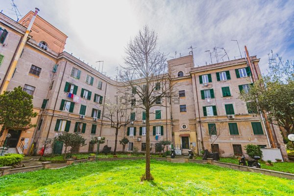 appartamento in vendita a Roma in zona Ostiense