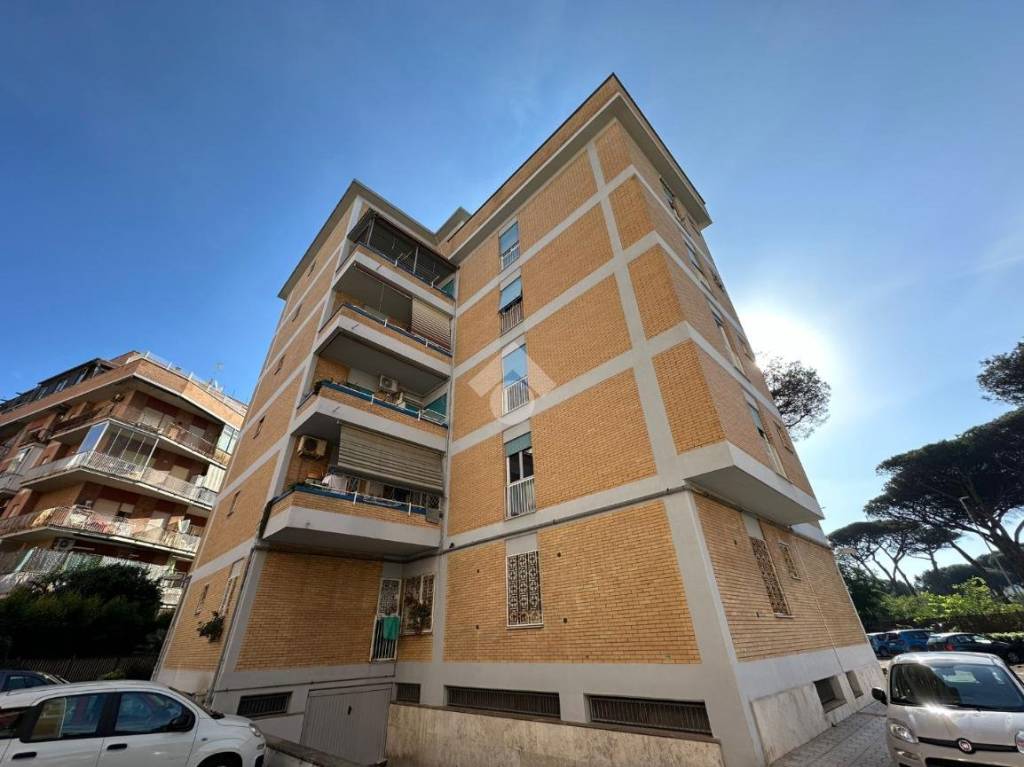 appartamento in vendita a Roma in zona Ostia