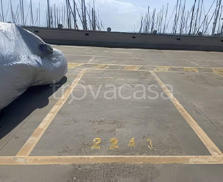 negozio in vendita a Roma in zona Ostia