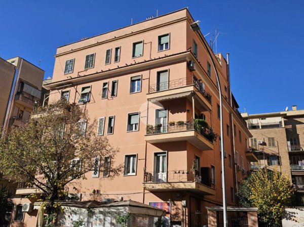 appartamento in vendita a Roma in zona Appio Claudio