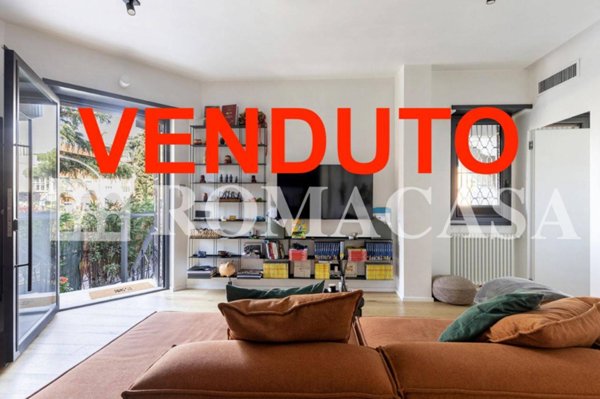 appartamento in vendita a Roma in zona Ardeatino