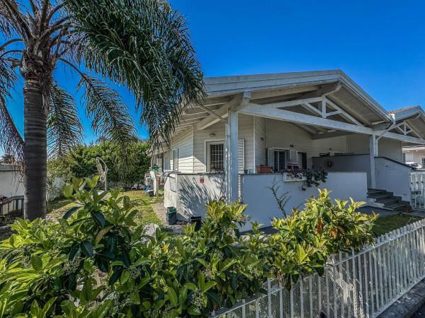 casa indipendente in vendita a Roma in zona Infernetto