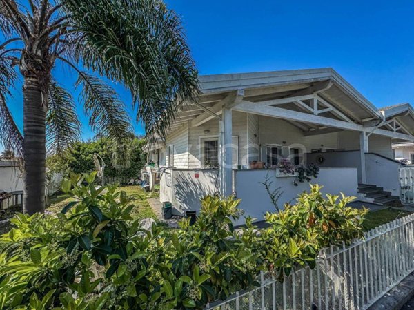 casa indipendente in vendita a Roma in zona Infernetto
