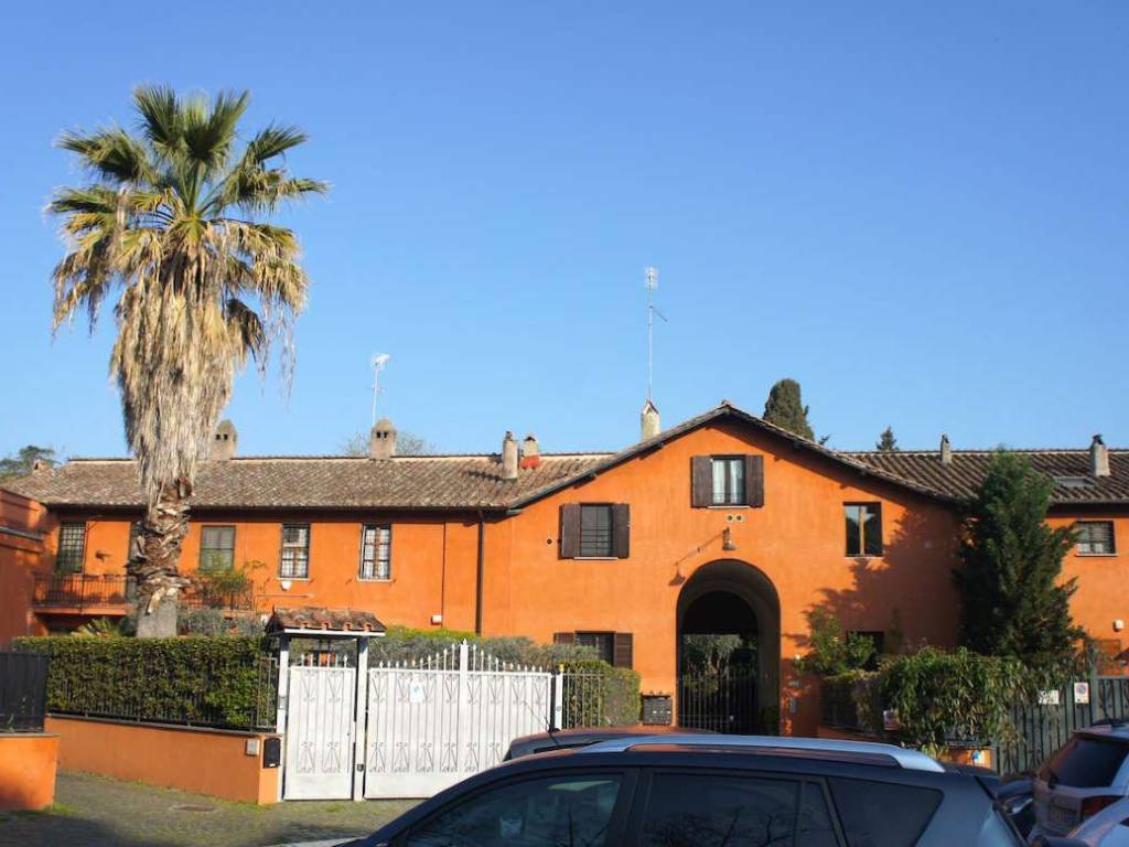 intera palazzina in vendita a Roma in zona Giuliano Dalmata