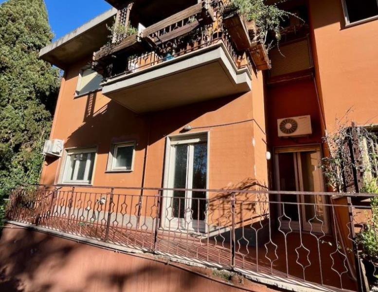 appartamento in vendita a Roma in zona Tomba di Nerone