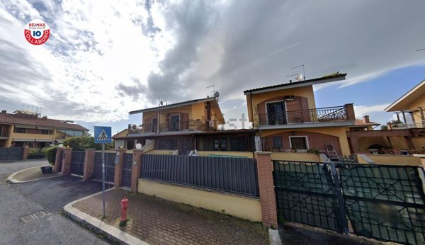 esavano in vendita a Roma in zona Infernetto