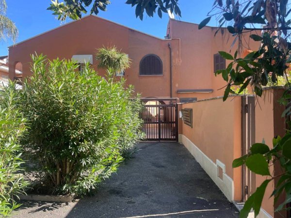 casa indipendente in vendita a Roma in zona Ponte Mammolo