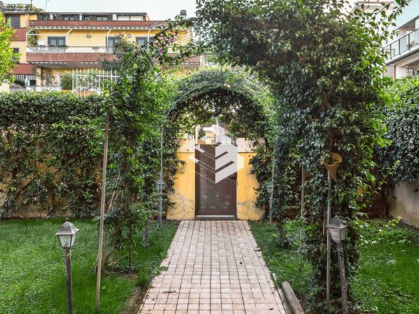 appartamento in vendita a Roma in zona Ponte Mammolo