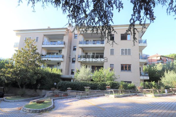 appartamento in vendita a Roma in zona Sette Bagni