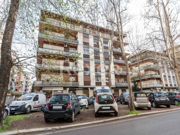 appartamento in vendita a Roma in zona Appio Claudio