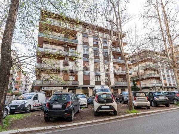 appartamento in vendita a Roma in zona Appio Claudio