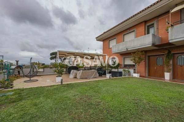 casa indipendente in vendita a Roma in zona Ostia