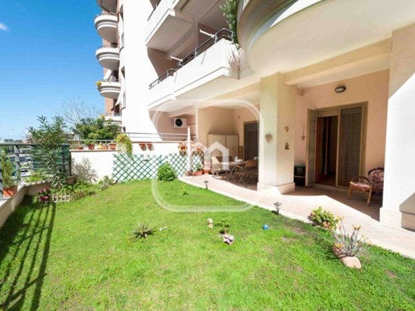 appartamento in vendita a Roma in zona Axa