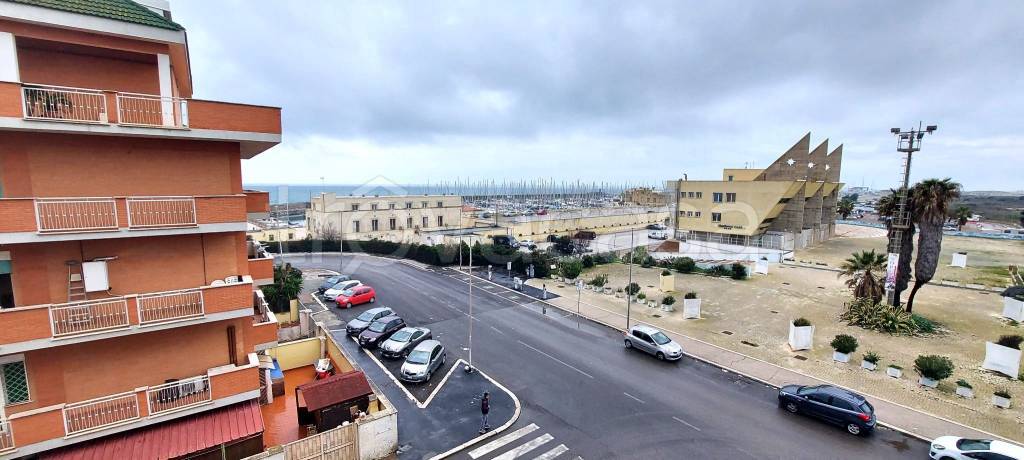 appartamento in vendita a Roma in zona Ostia