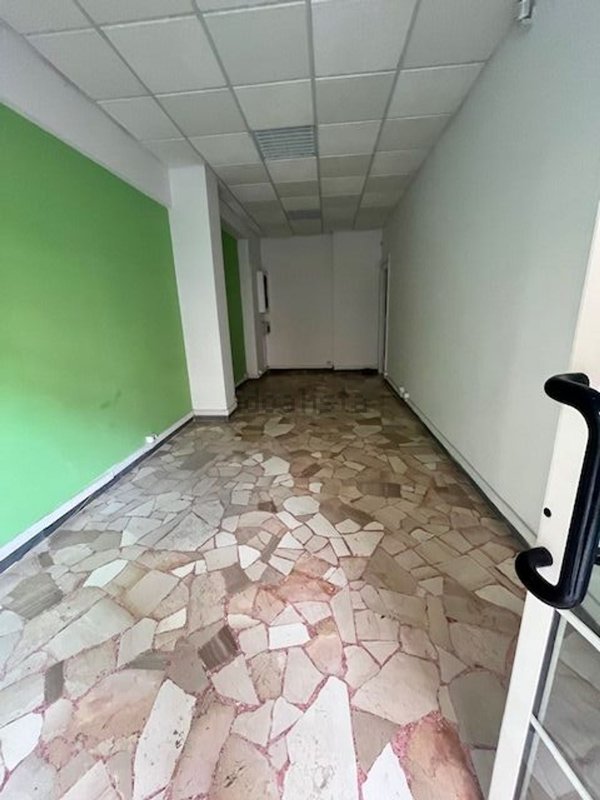 ufficio in vendita a Roma in zona Tomba di Nerone