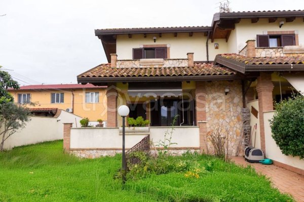 casa indipendente in vendita a Roma in zona Piana del Sole