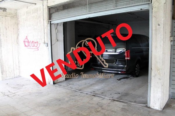 negozio in vendita a Roma in zona Colle del Sole