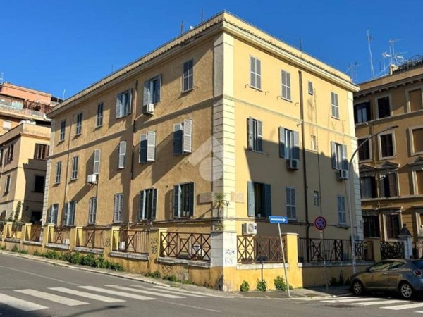 appartamento in vendita a Roma in zona Appio Latino
