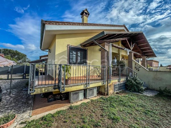 casa indipendente in vendita a Roma in zona Infernetto