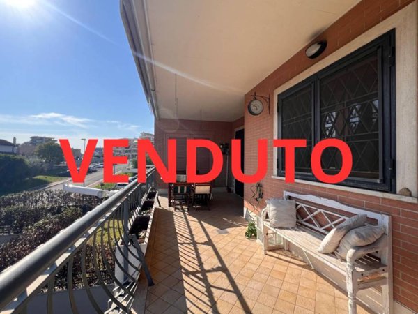 appartamento in vendita a Roma in zona Mezzocammino