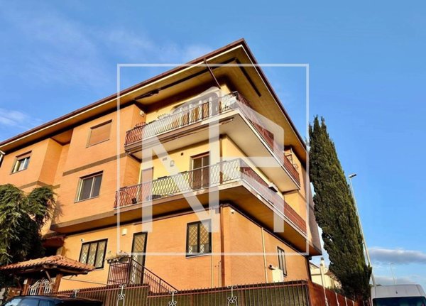 appartamento in vendita a Roma in zona Colle Monfortani