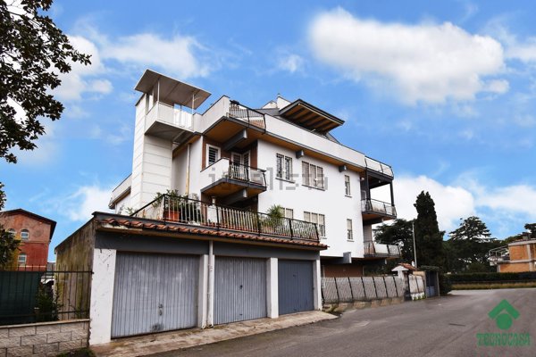 appartamento in vendita a Roma in zona Appio Pignatelli