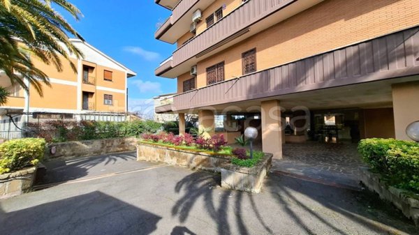 appartamento in vendita a Roma in zona Torrione Cerquetta