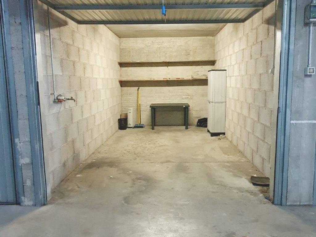 negozio in vendita a Roma in zona Primavalle
