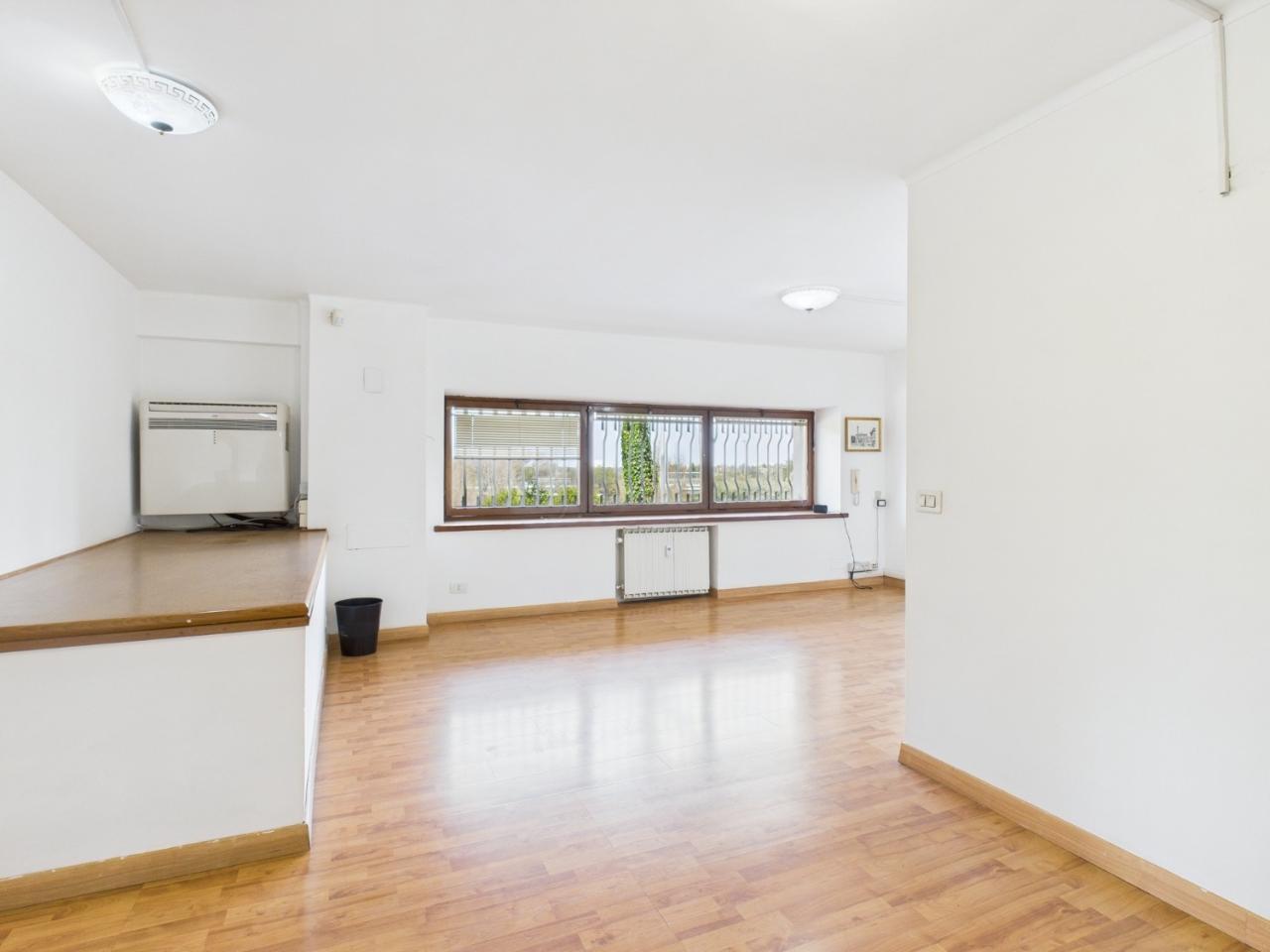 appartamento in vendita a Roma in zona Mostacciano