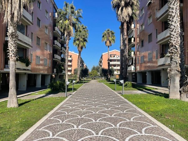 appartamento in vendita a Roma in zona Axa