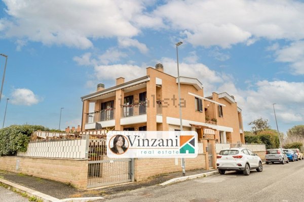 casa indipendente in vendita a Roma in zona Dragoncello