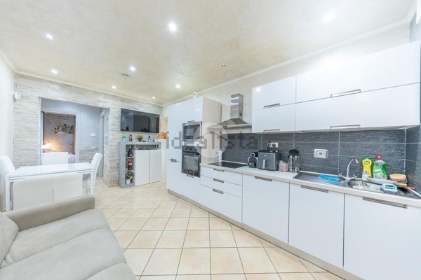 appartamento in vendita a Roma in zona Lunghezza