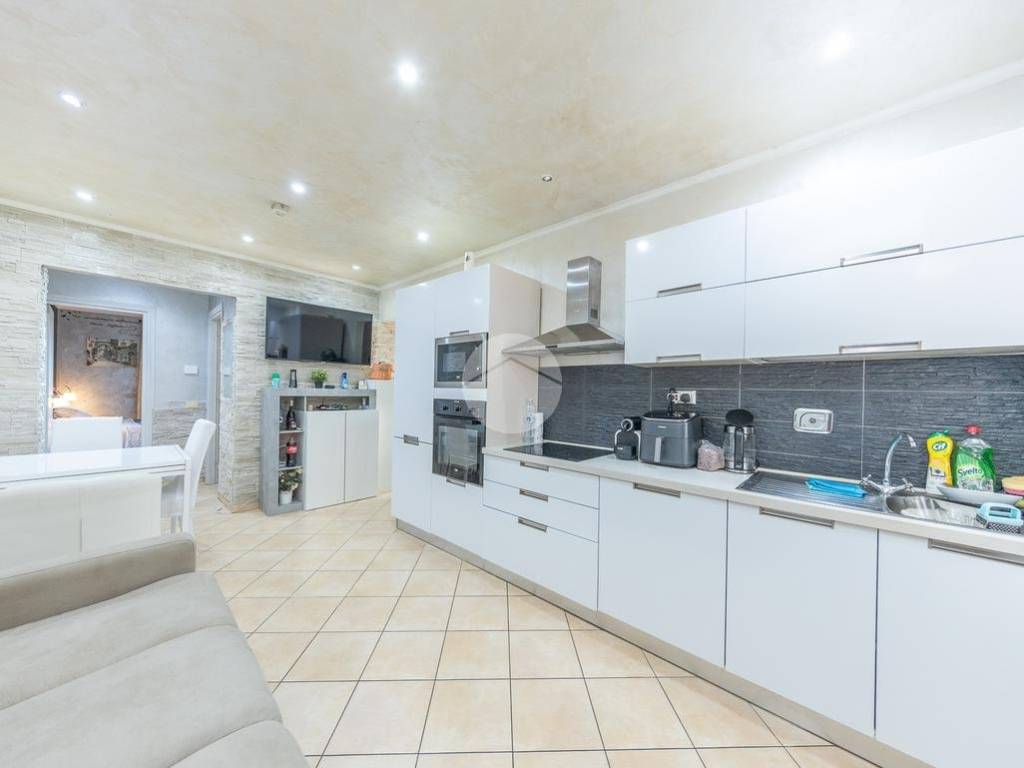 appartamento in vendita a Roma in zona Lunghezza