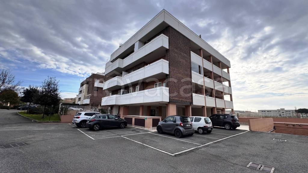 appartamento in vendita a Roma in zona Acilia