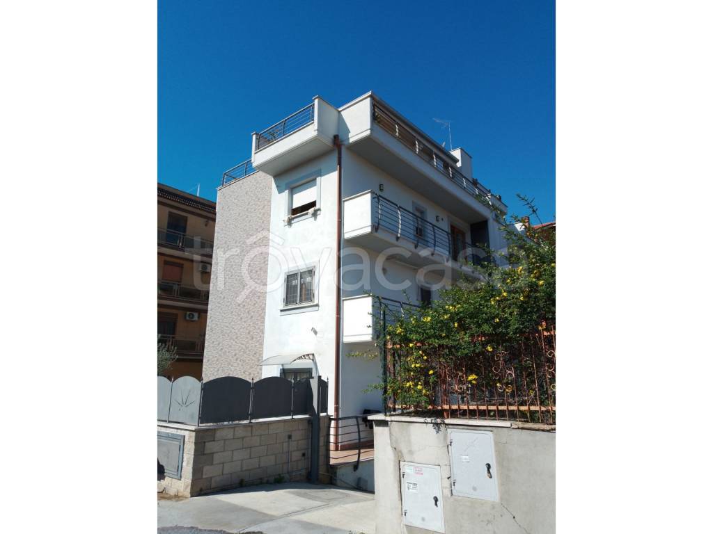 appartamento in vendita a Roma in zona Finocchio